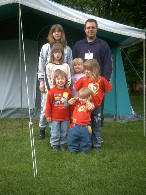 xxDirk73XX mit seinem 6-Maedelclan.JPG